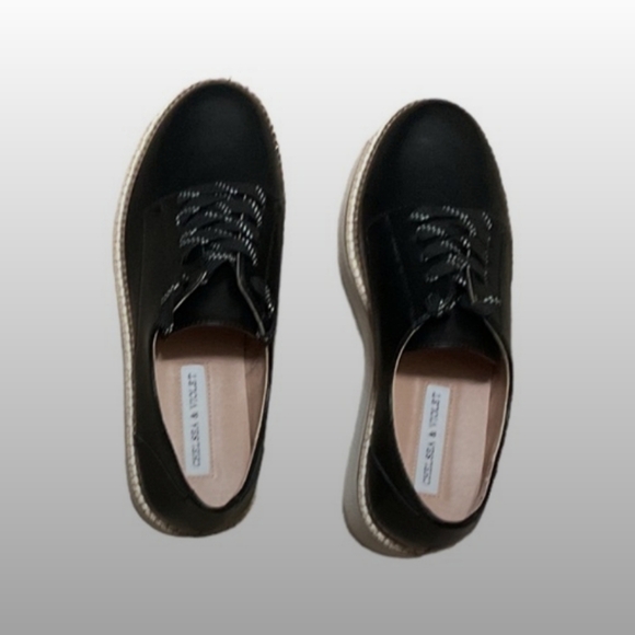Chelsea & Violet Irena Lace-Up Lug Sole Platform Oxfords Size 6.5/7 - Picture 8 of 10